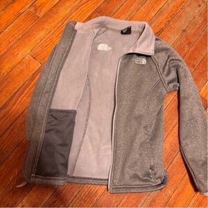 Perfect spring north face girls Gray Fleece Jacket size medium 10-12